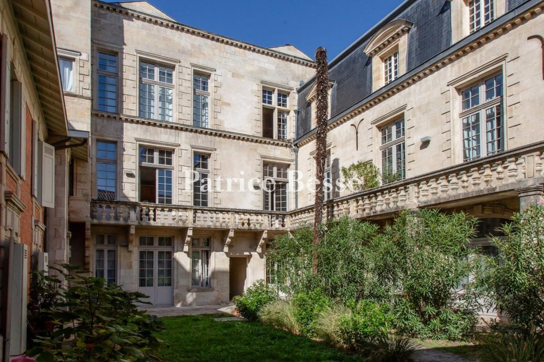 House in Hôtel de Ville-Quinconce-Saint Seurin-Fondaudège, Bordeaux, France 1 - 18340146