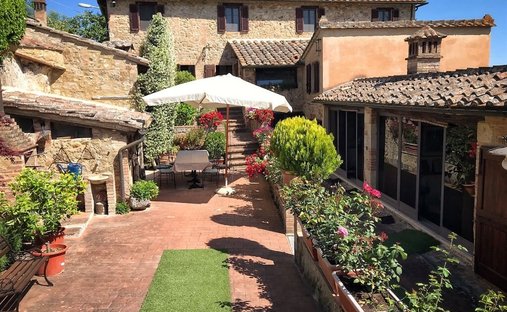 Country House in Sovicille, Tuscany, Italy 1