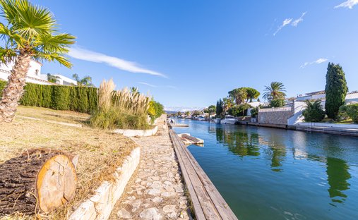 Villa in Empuriabrava, Catalonia, Spain 1