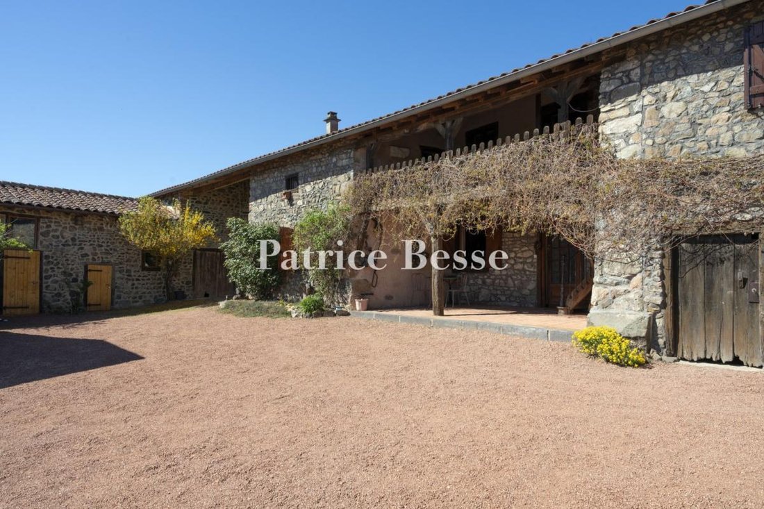 Farm Ranch in Cordelle, Auvergne-Rhône-Alpes, France 3 - 18341043