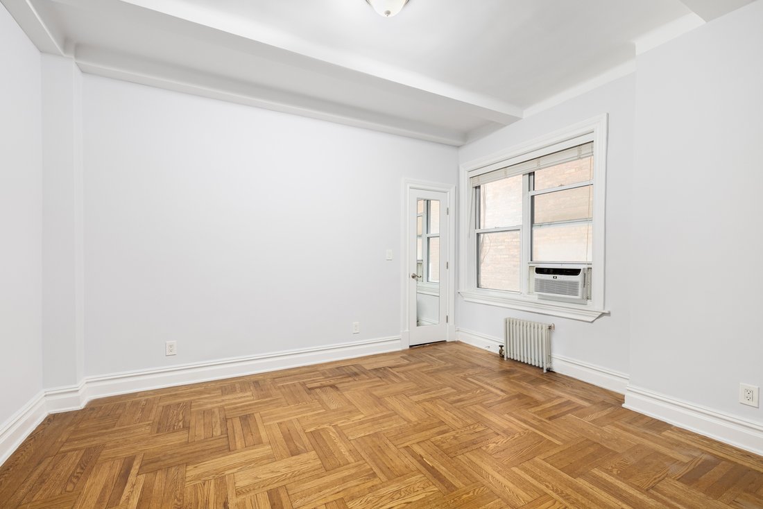 New York, New York, United States 3 - 18345755
