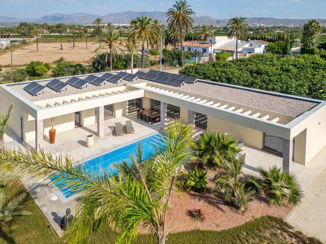 Villa in Elx / Elche, Valencian Community, Spain 2 - 18335636