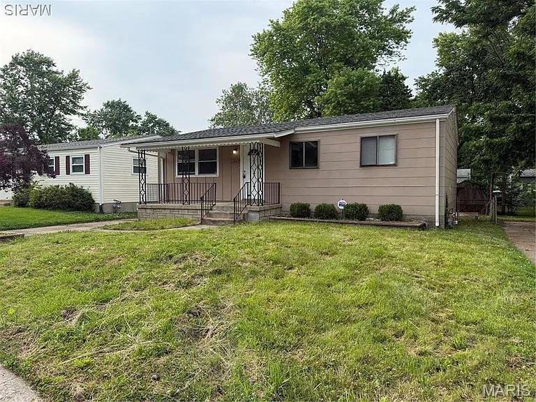 Spanish Lake, Missouri, United States 2 - 18335067