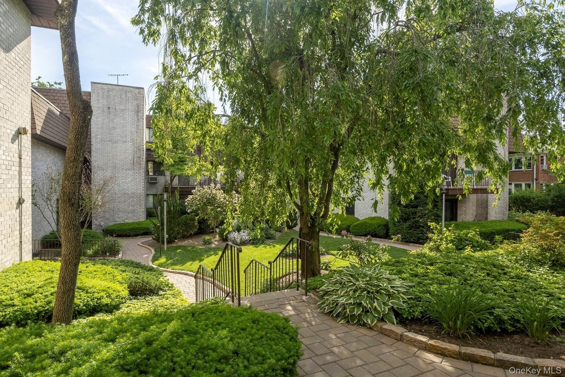 Condo in White Plains, New York, United States 2 - 18125791