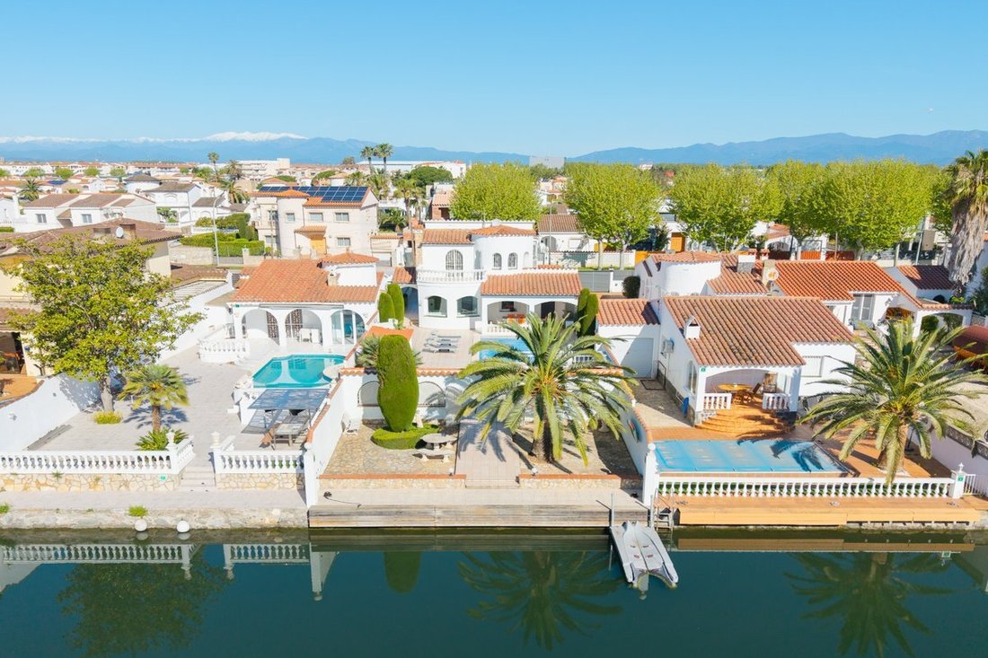 Villa in Empuriabrava, Catalonia, Spain 3 - 18336200