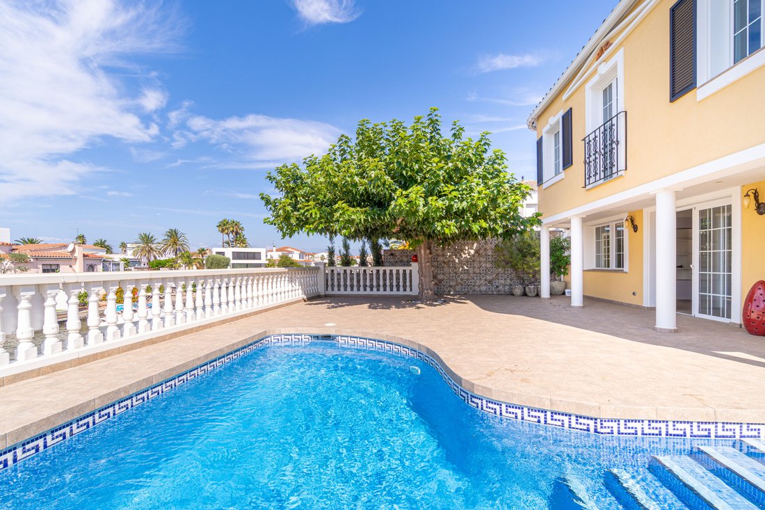 Villa in Roses, Catalonia, Spain 3 - 18336937