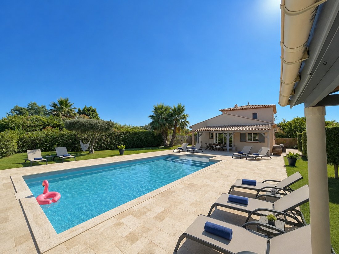 Estate in La Londe-les-Maures, Provence-Alpes-Côte d'Azur, France 1 - 18128301