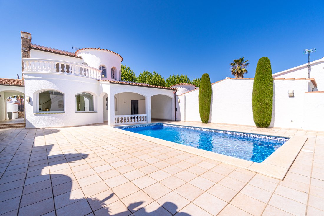 Villa in Empuriabrava, Catalonia, Spain 2 - 18336200