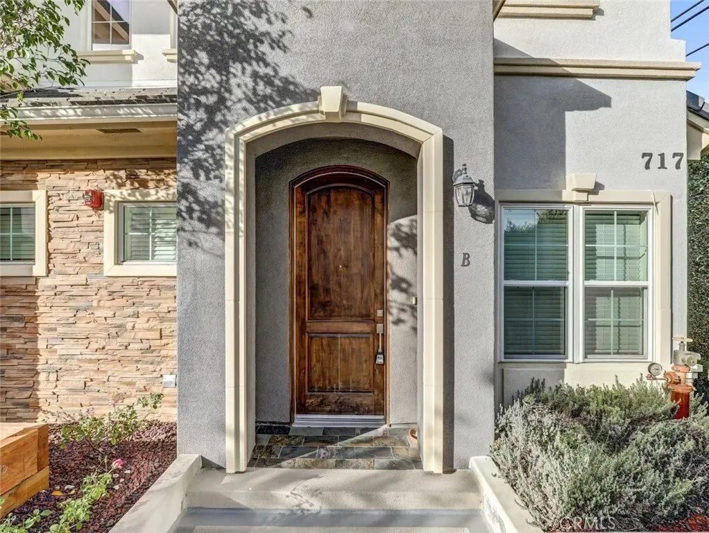 Alhambra, California, United States 2 - 18342470