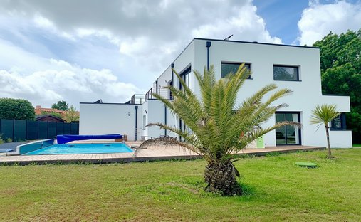 Villa in Ancenis, Ancenis-Saint-Gereon, France 1