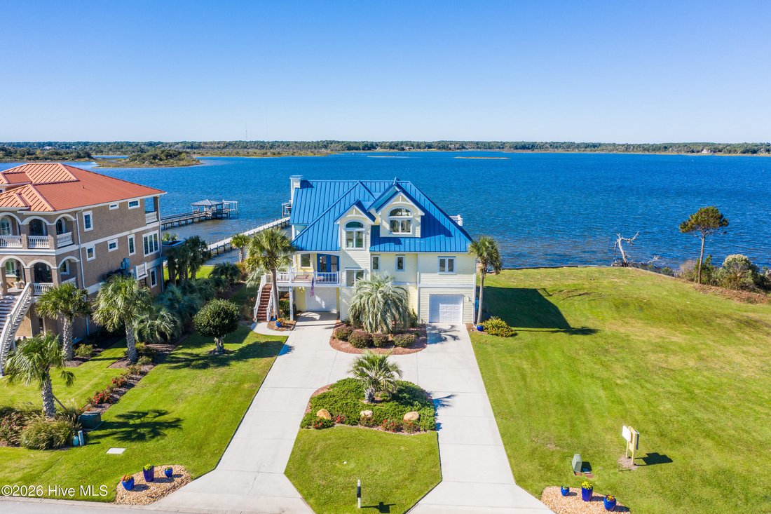 House in North Topsail Beach, North Carolina, United States 1 - 18339934