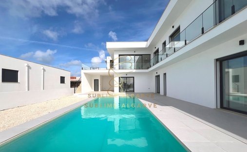 House in Lourinha e Atalaia, Lisbon, Portugal 1