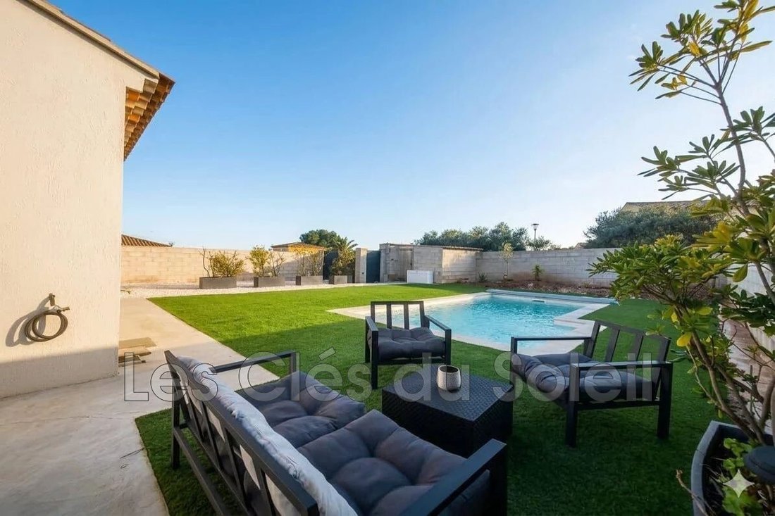 Villa in Le Village, Cuers, France 1 - 18336287