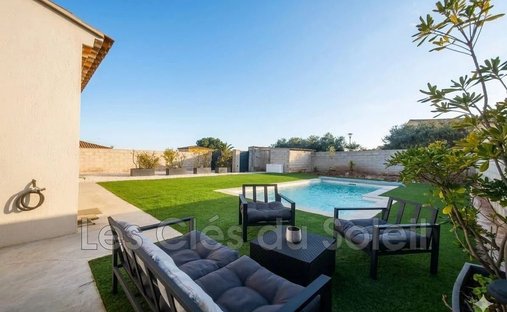 Villa in Le Village, Cuers, France 1