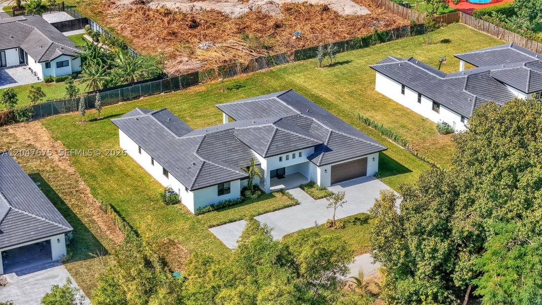 House in Miami, Florida, United States 1 - 18335039