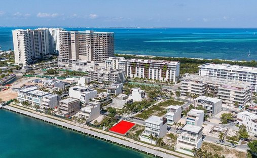 Land in Cancún, Quintana Roo, Mexico 1