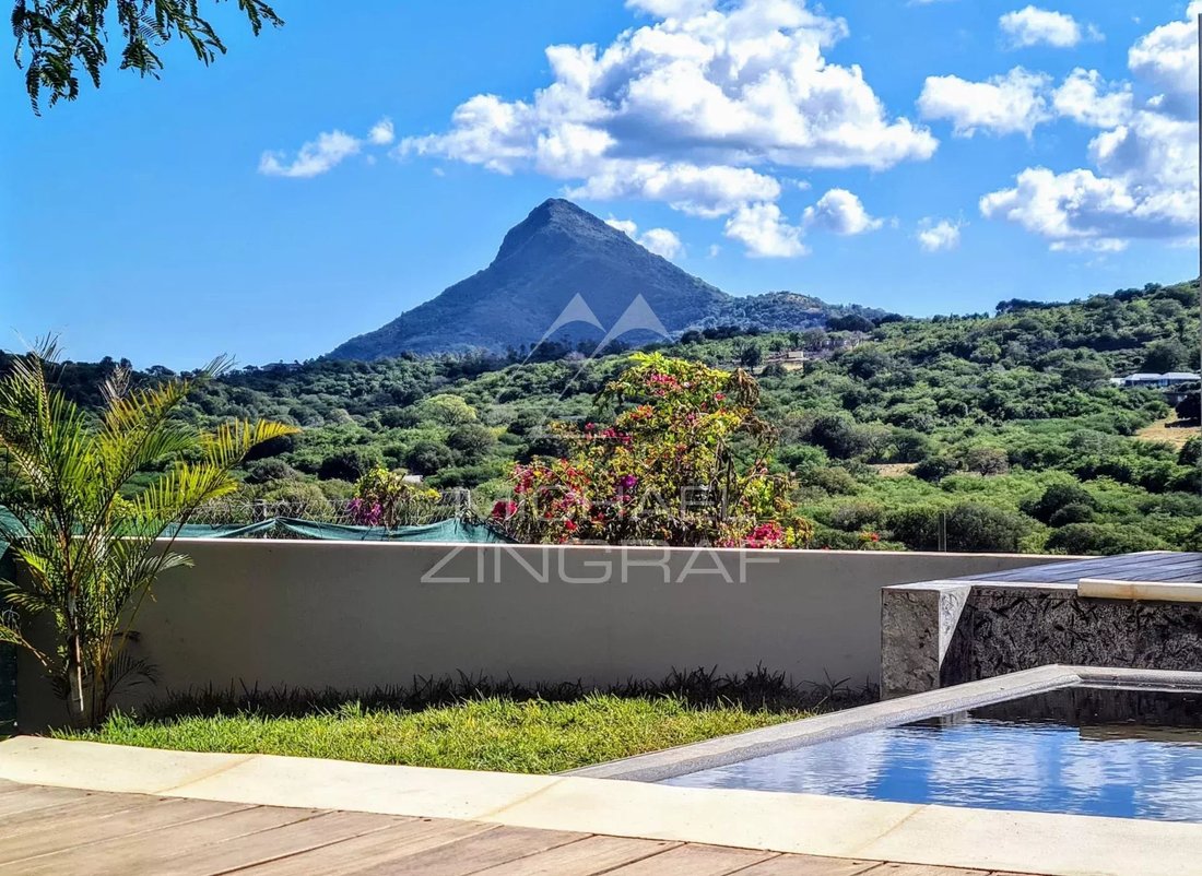 Villa in Grande Riviere Noire, Rivière Noire District, Mauritius 1 - 12184446