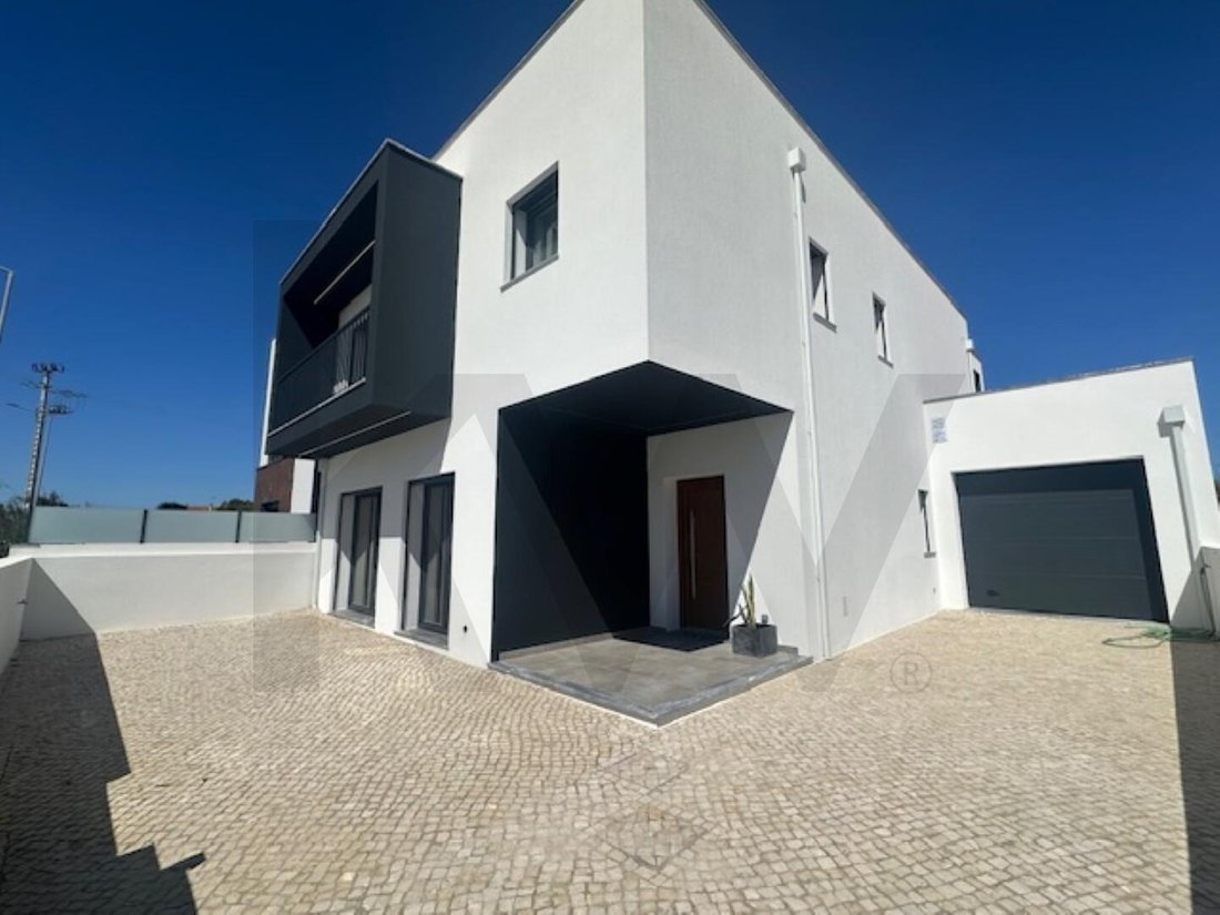 Townhouse in Silveira, Lisbon, Portugal 2 - 18342396