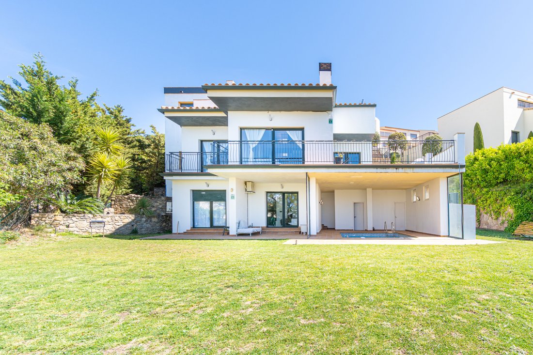 Villa in Roses, Catalonia, Spain 1 - 18335921