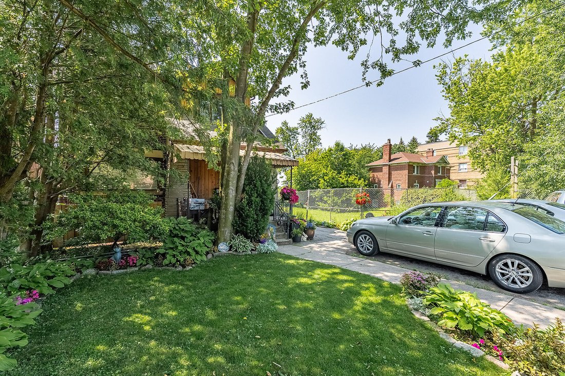 House in Toronto, Ontario, Canada 3 - 18348748