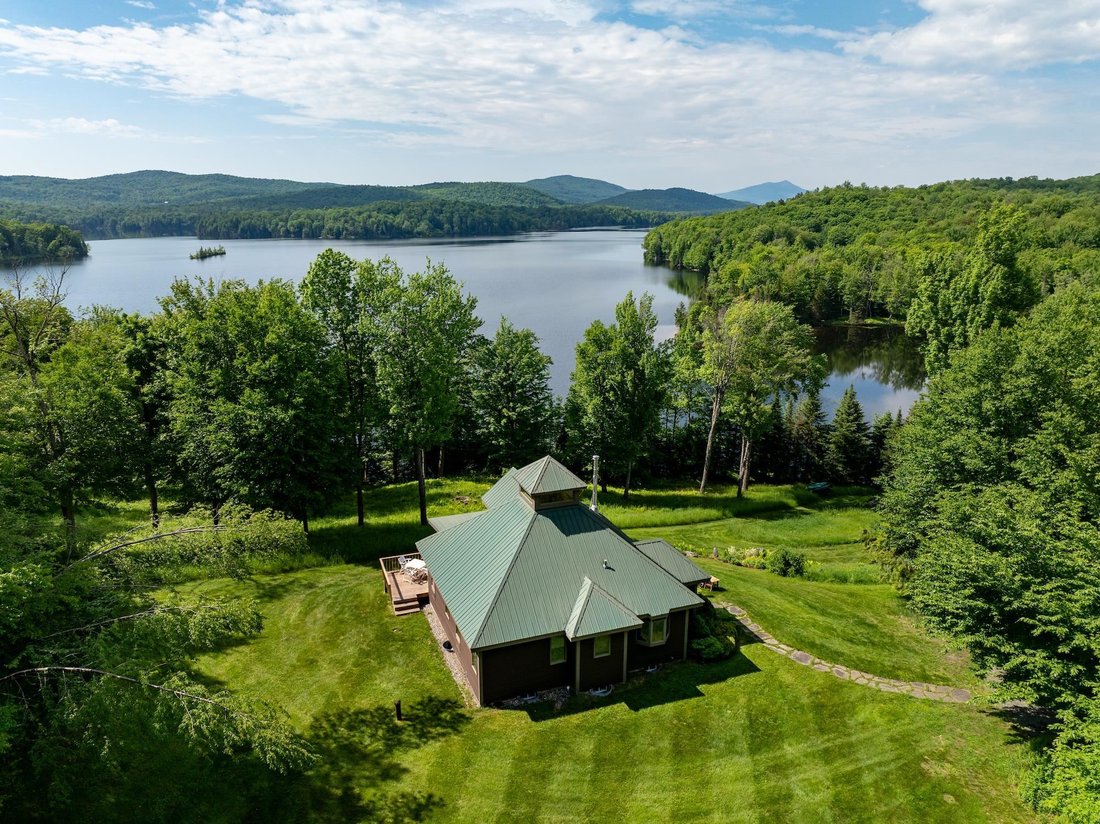 House in Hyde Park, Vermont, United States 1 - 18341726