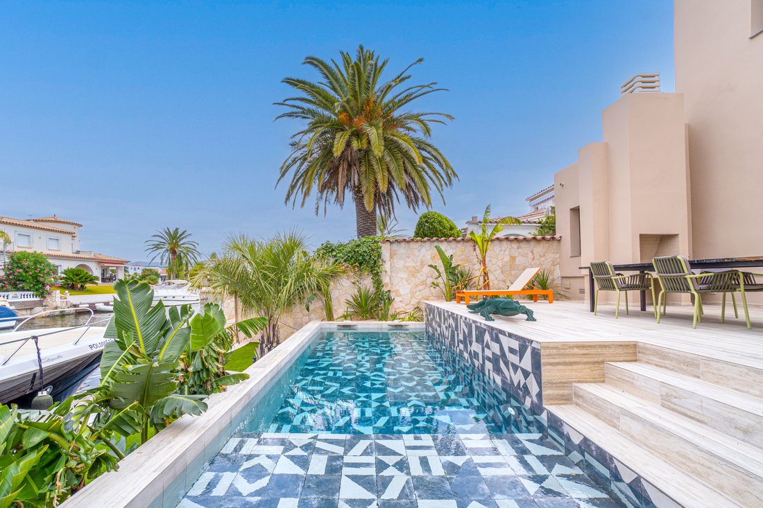 Villa in Empuriabrava, Catalonia, Spain 3 - 18336898