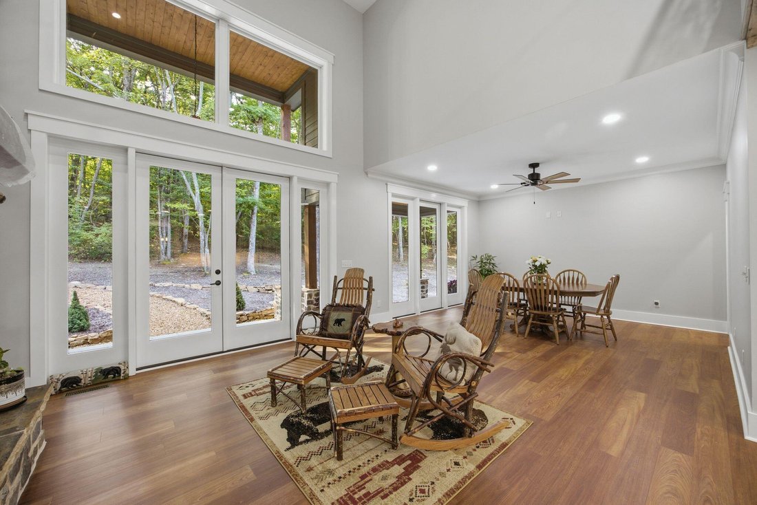 Menlo, Georgia, United States 5 - 18348971