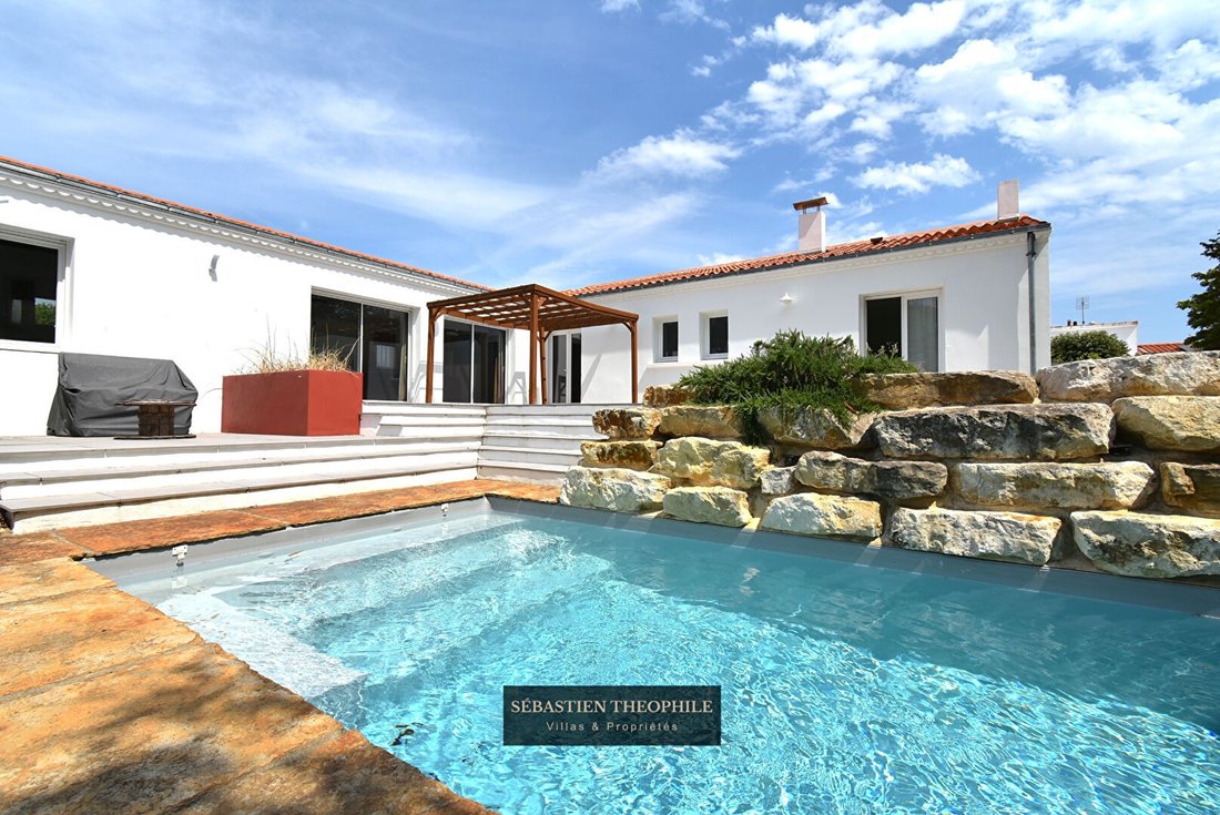 Villa in Arrondissement of Les Sables-d'Olonne, Pays de la Loire, France 1 - 18346749