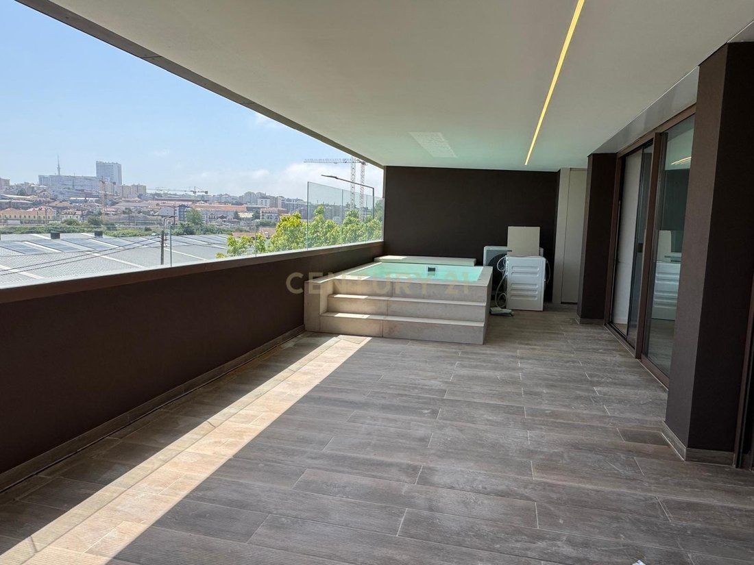 Apartment in Santa Marinha e Sao Pedro da Afurada, Porto District, Portugal 1 - 18336864