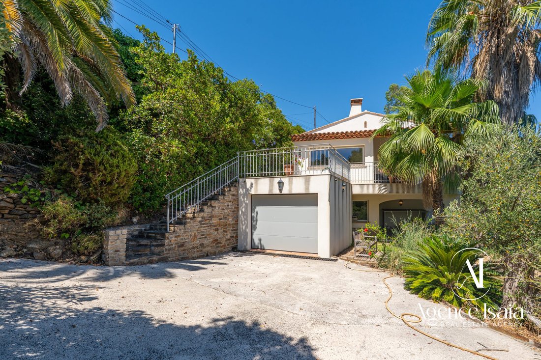 House in Rayol-Canadel-sur-Mer, Provence-Alpes-Côte d'Azur, France 1 - 18341950