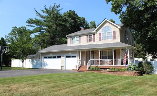 House in Mastic Beach, New York, United States 1