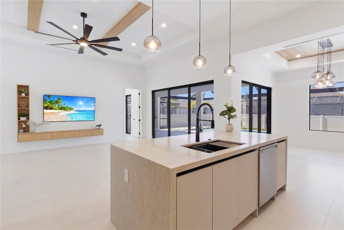 House in Cape Coral, Florida, United States 3 - 18345382