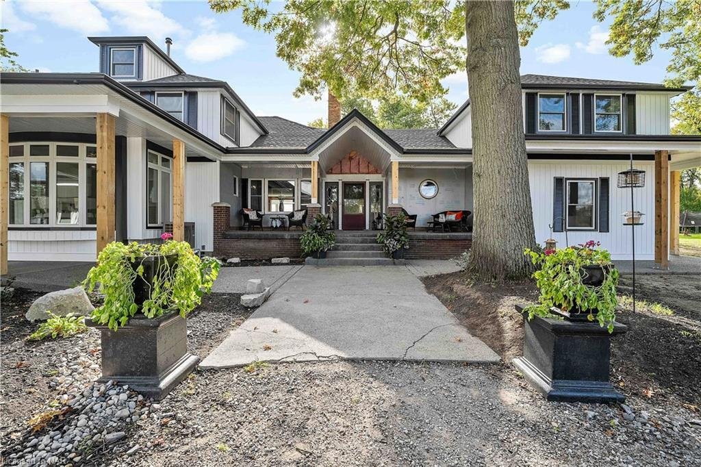 Estate in Fort Erie, Ontario, Canada 2 - 18337336