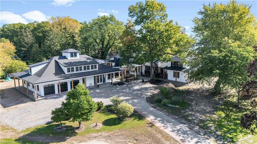 Estate in Fort Erie, Ontario, Canada 1 - 18337336