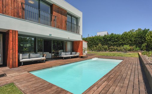 Villa in Barcarena, Lisbon, Portugal 1