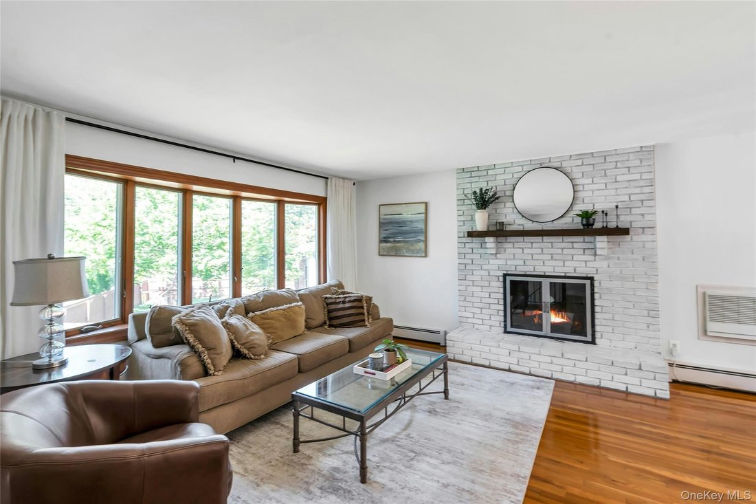 House in Hauppauge, New York, United States 4 - 18348164