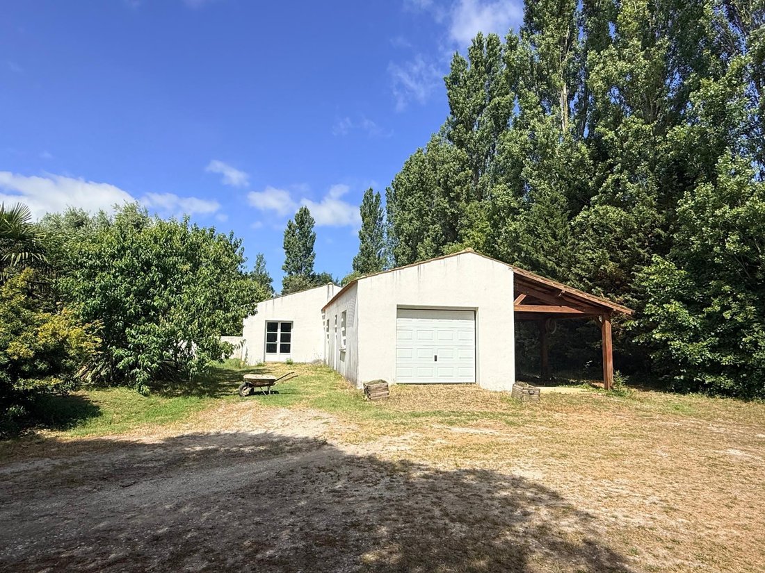 House in Saint-Laurent-de-la-Pree, Nouvelle-Aquitaine, France 4 - 18157598