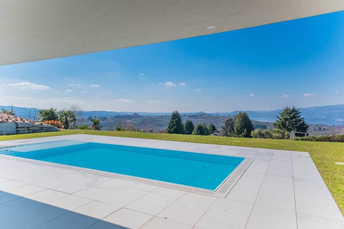 Villa in Besozzo, Lombardy, Italy 2 - 18341723