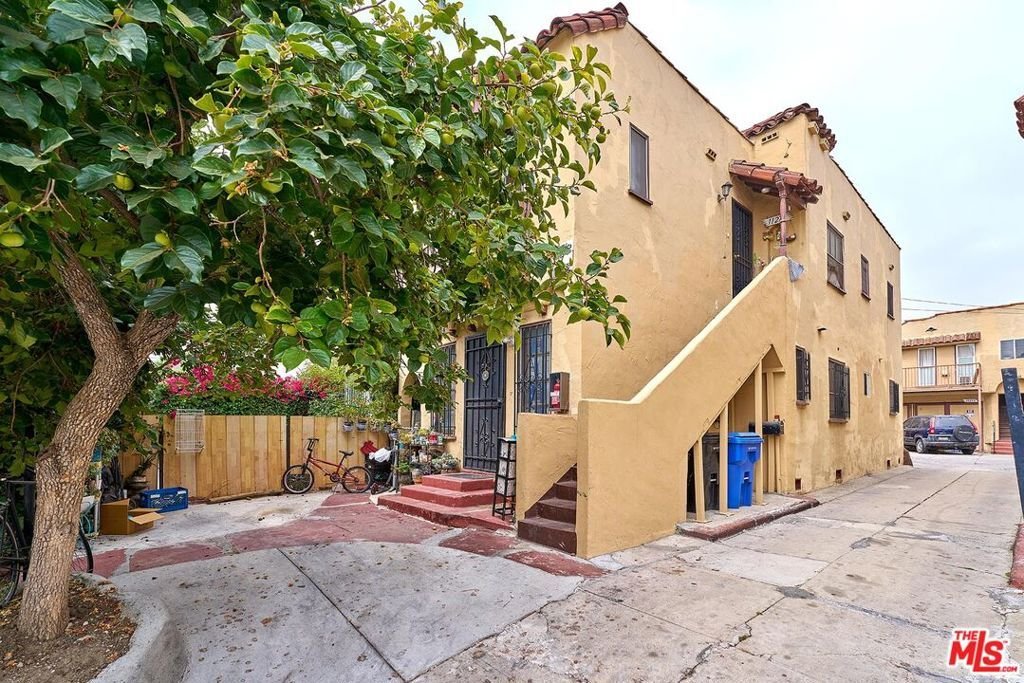 Los Angeles, California, United States 2 - 18339683