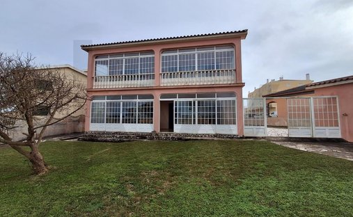 Townhouse in Silveira, Lisbon, Portugal 1