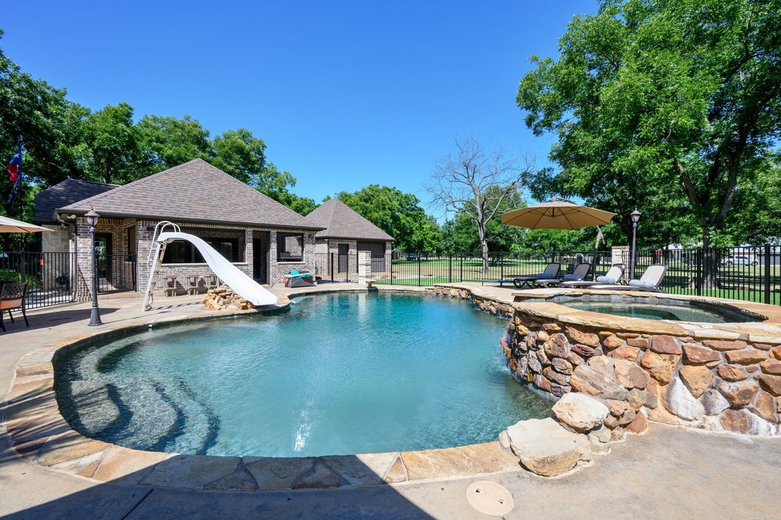 House in Granbury, Texas, United States 3 - 18345558