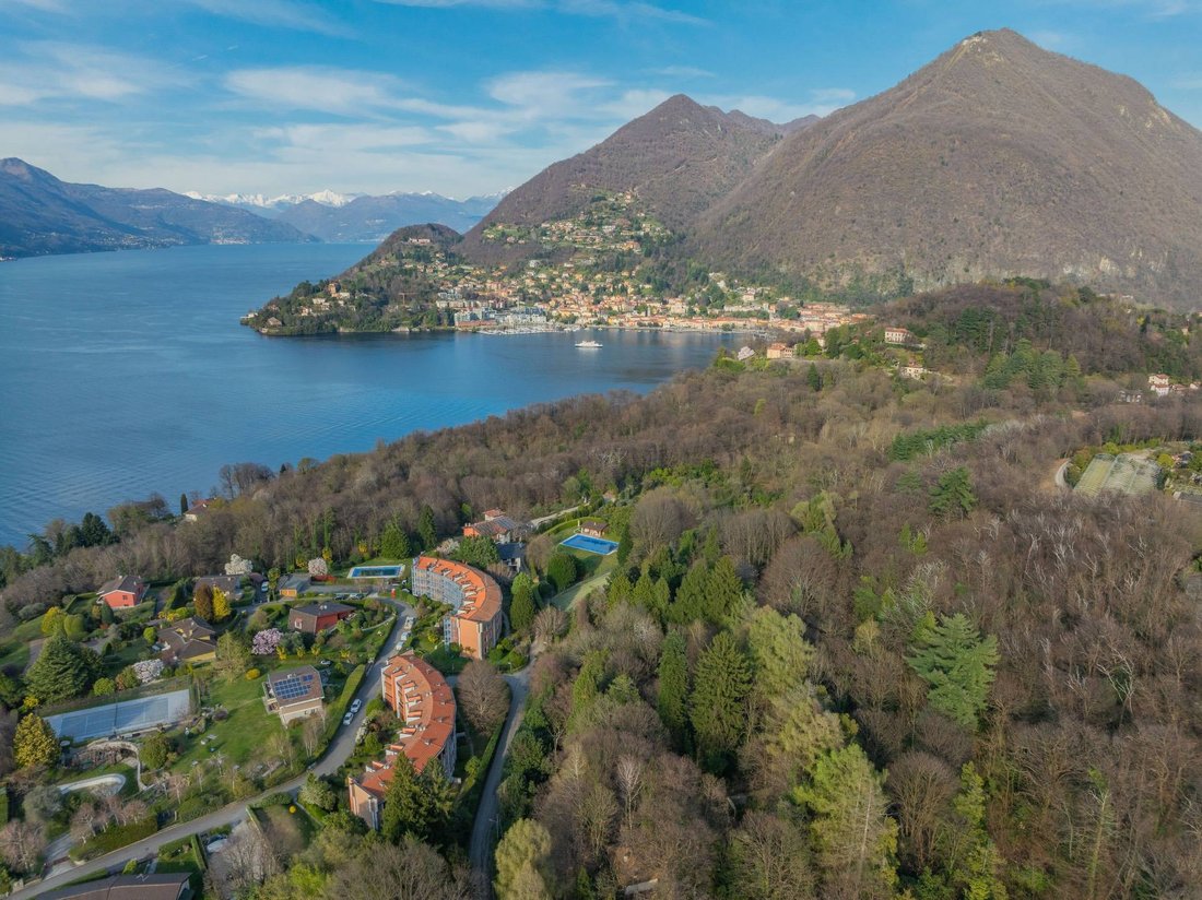 Villa in Laveno-Mombello, Lombardy, Italy 3 - 18341697