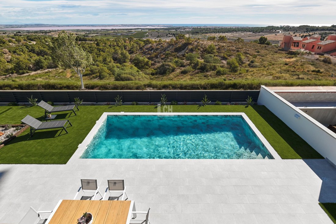 Villa in San Miguel de Salinas, Valencian Community, Spain 2 - 14427467