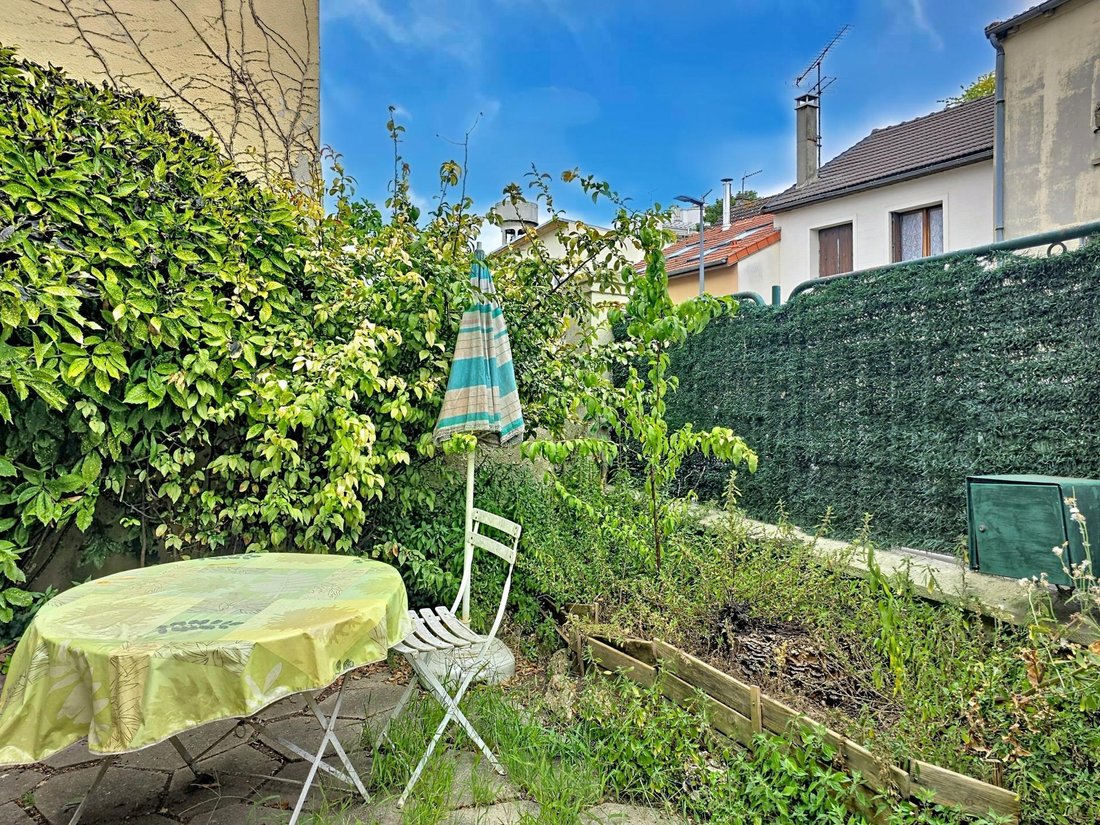 House in Les Lilas, Ile-de-France, France 1 - 18343404