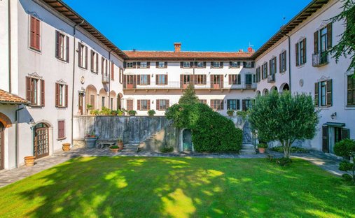 Villa in Daverio, Lombardy, Italy 1