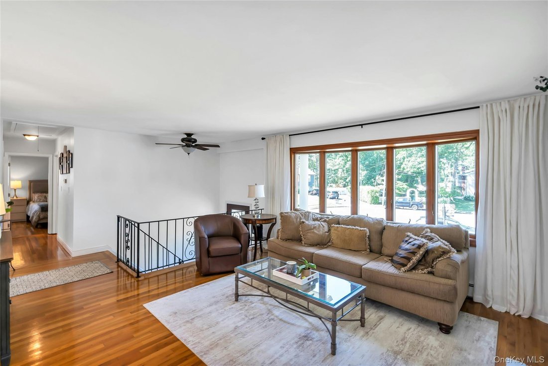 House in Hauppauge, New York, United States 5 - 18348164