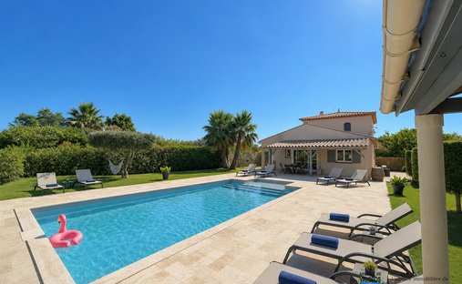 Estate in La Londe-les-Maures, Provence-Alpes-Côte d'Azur, France 1