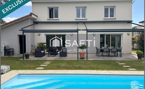 House in Centre, Mions, France 1