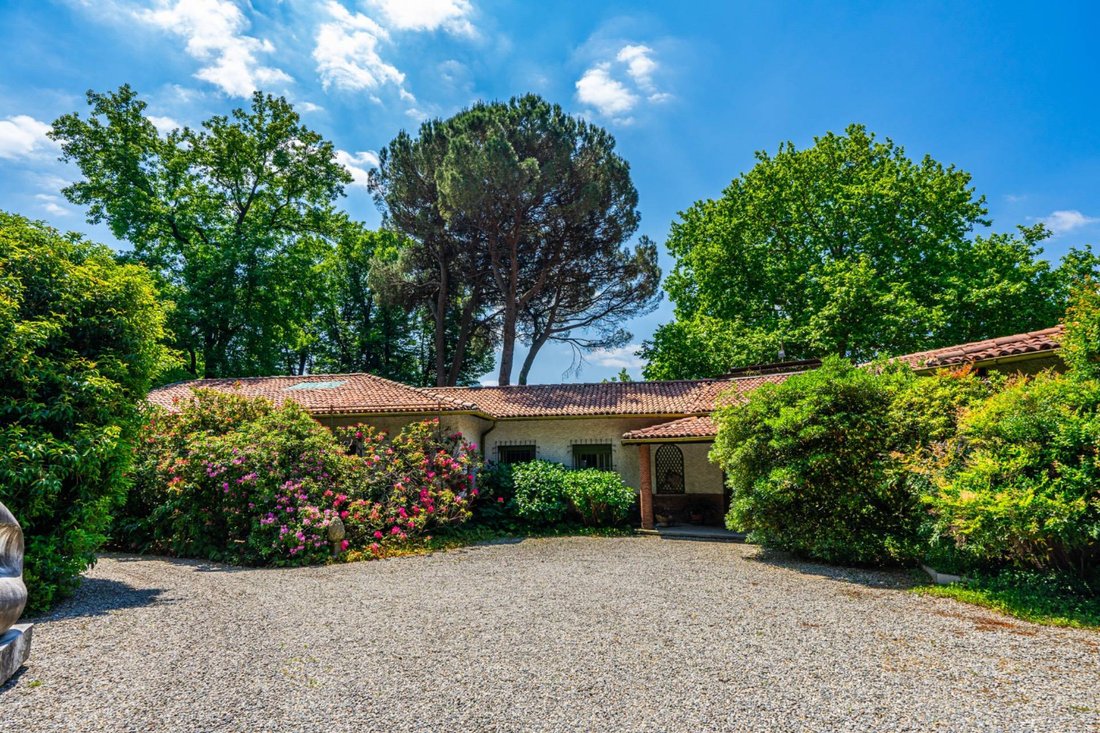 Villa in Cisano Bergamasco, Lombardy, Italy 1 - 18341755
