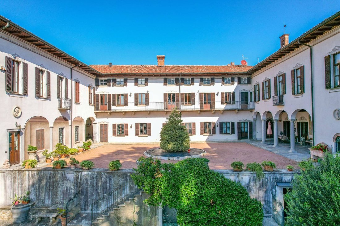 Villa in Daverio, Lombardy, Italy 2 - 18341683